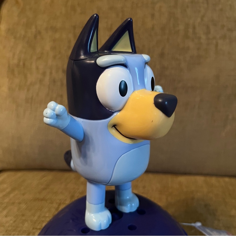 Bluey Spinning Sprinkler NWT - Picture 9 of 13